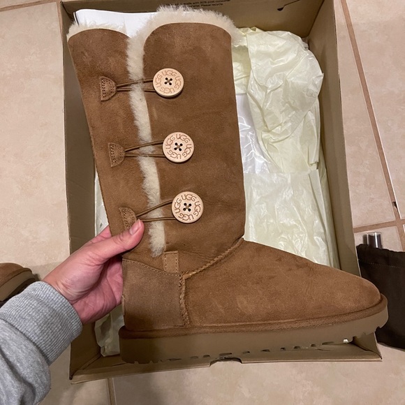 Bailey Button Uggs - Picture 8 of 8